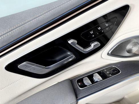 Used 2022 Mercedes-Benz EQS 580 4MATIC Sedan image 27