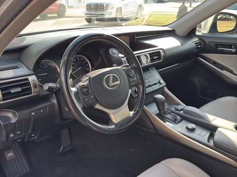 Used 2016 Lexus IS 200t RWD image 11
