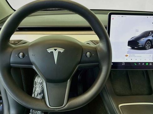 Used 2025 Tesla Model Y Long Range RWD image 10