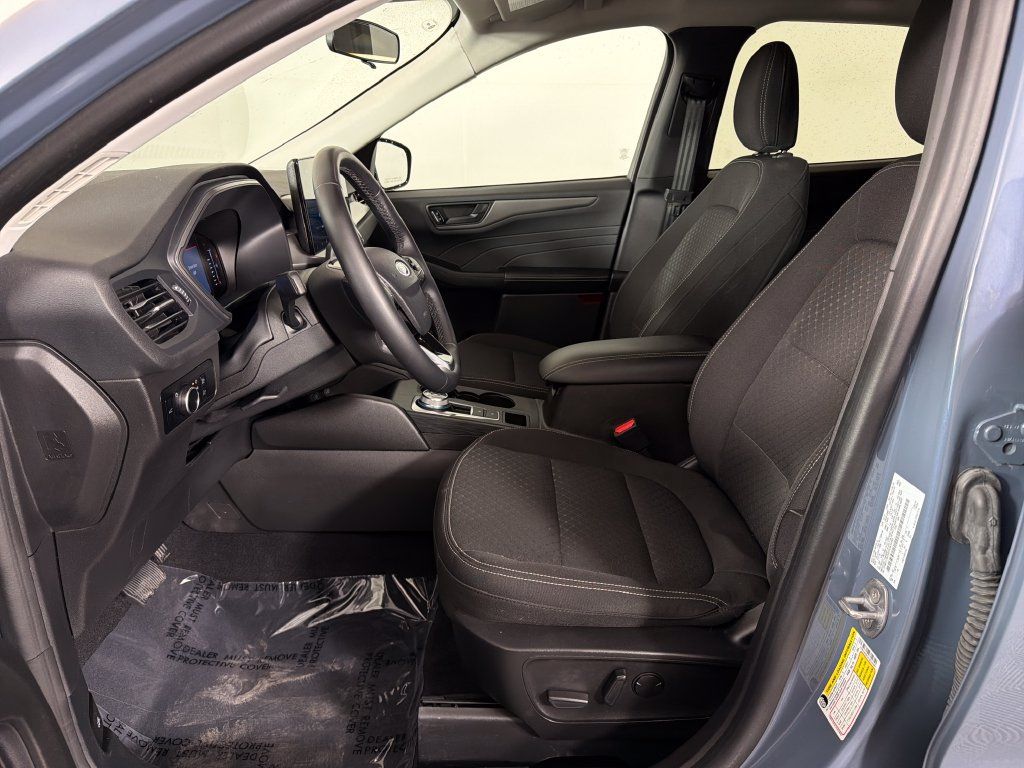 Used 2023 Ford Escape Active w/ Tech Pack #1 AWD/4WD image 19