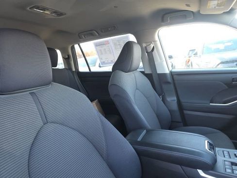 Certified 2024 Toyota Highlander LE image 9