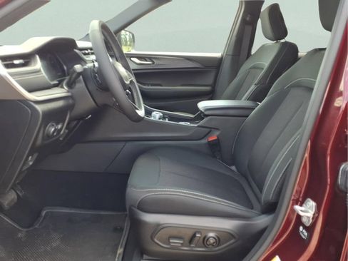 New 2026 Jeep Grand Cherokee Laredo RWD image 9