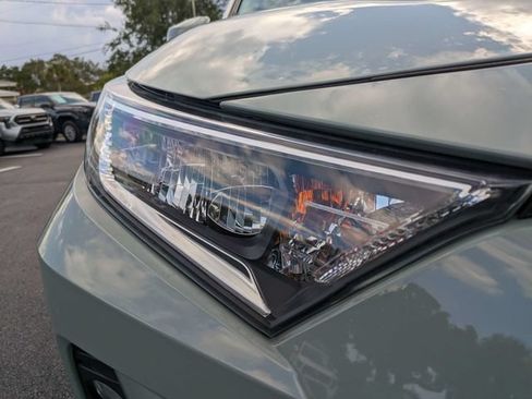 Used 2020 Toyota RAV4 XLE w/ Convenience Package FWD image 10