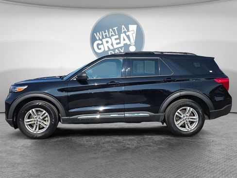 Used 2023 Ford Explorer XLT AWD/4WD image 7