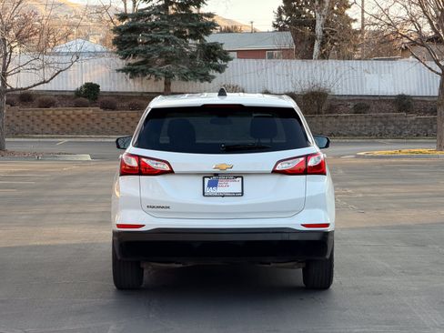 Used 2020 Chevrolet Equinox LS w/ LPO, Cargo Package FWD image 5