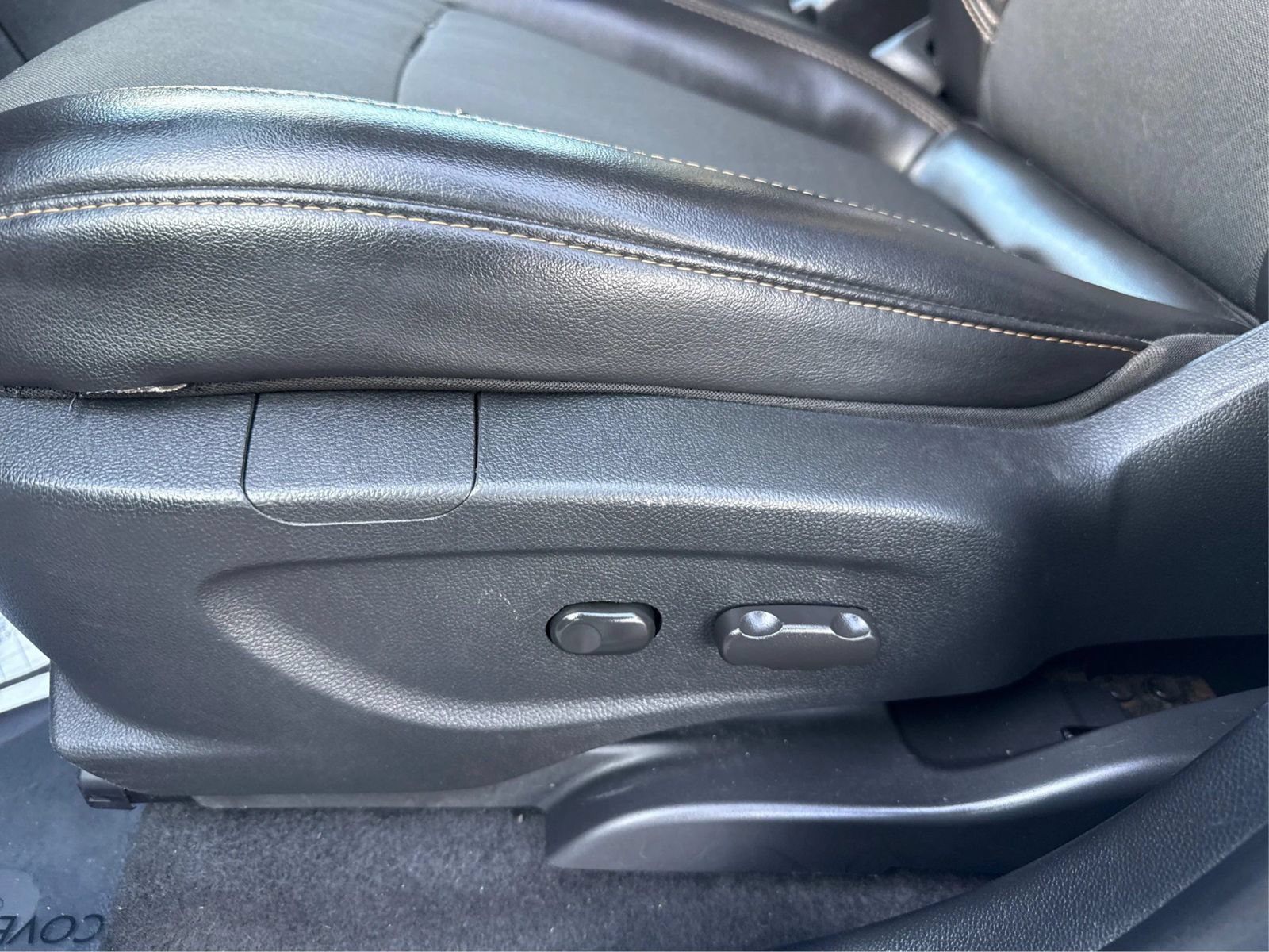 Used 2020 Chevrolet Trax LT w/ LT Convenience Package FWD image 19