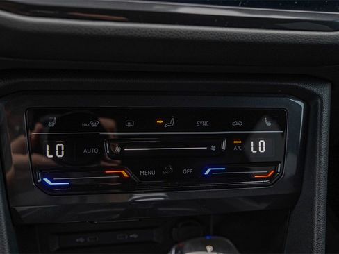New 2024 Volkswagen Tiguan SE R-Line image 16