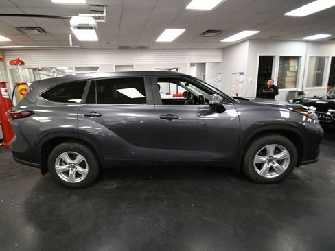 Certified 2024 Toyota Corolla Cross LE image 8