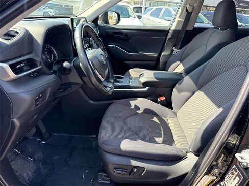 Used 2023 Toyota Highlander LE image 24