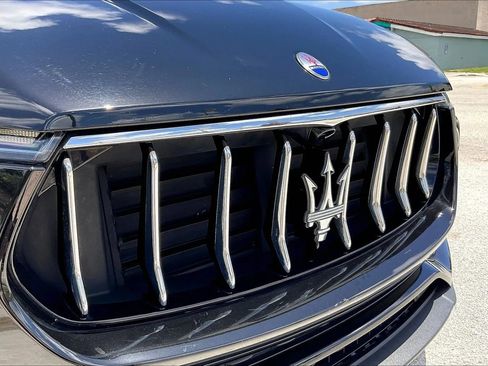 Used 2018 Maserati Levante AWD/4WD image 33