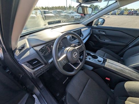 Used 2024 Nissan Rogue SV image 9