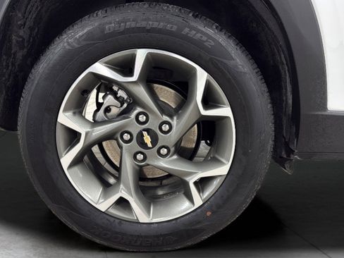 Used 2025 Chevrolet Trax LT w/ LT Convenience Package image 40