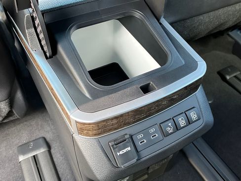 New 2026 Toyota Sienna Platinum image 32