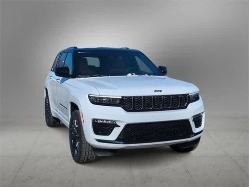 New 2025 Jeep Grand Cherokee Summit image 2
