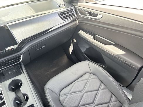 New 2026 Volkswagen Atlas Cross Sport SE FWD image 12