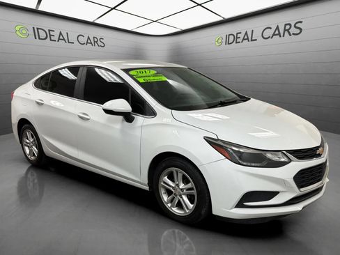 Used 2017 Chevrolet Cruze LT w/ Convenience Package FWD image 3