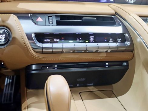 Used 2022 Lexus LC 500 Coupe w/ Dynamic Handling Package image 25