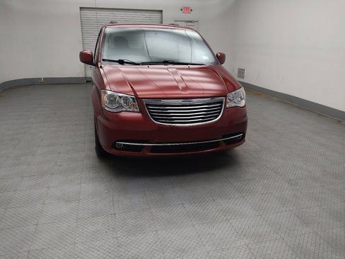 Used 2016 Chrysler Town & Country Touring w/ Driver Convenience Group image 14