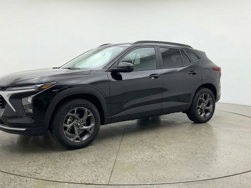 Used 2025 Chevrolet Trax LT image 3