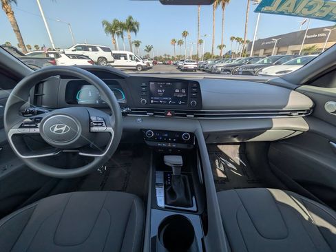 Certified 2026 Hyundai Elantra Hybrid FWD image 26