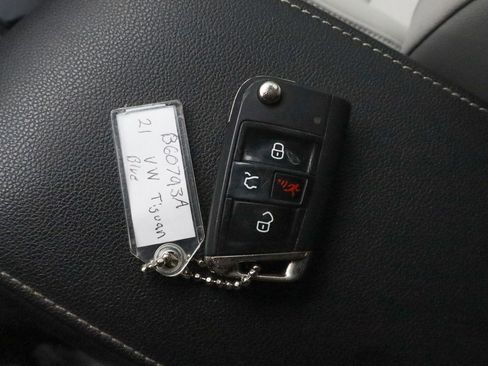 Used 2021 Volkswagen Tiguan SE R-Line image 32