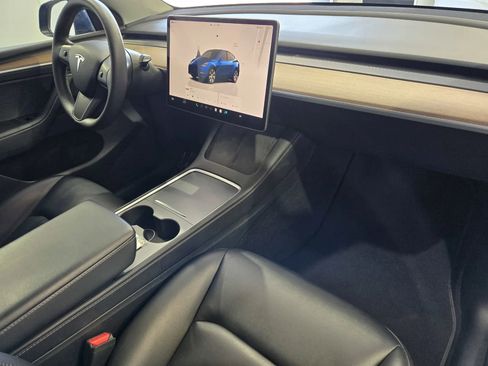 Used 2022 Tesla Model Y Long Range image 5