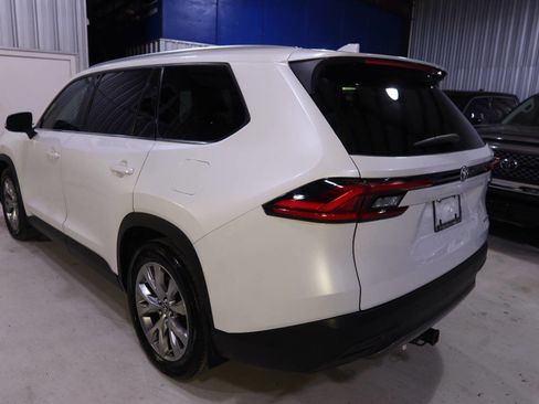 Used 2024 Toyota Grand Highlander FWD image 3