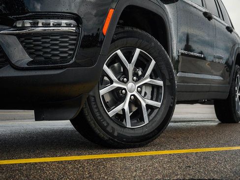 New 2025 Jeep Grand Cherokee Limited w/ Trailer Tow Package image 5