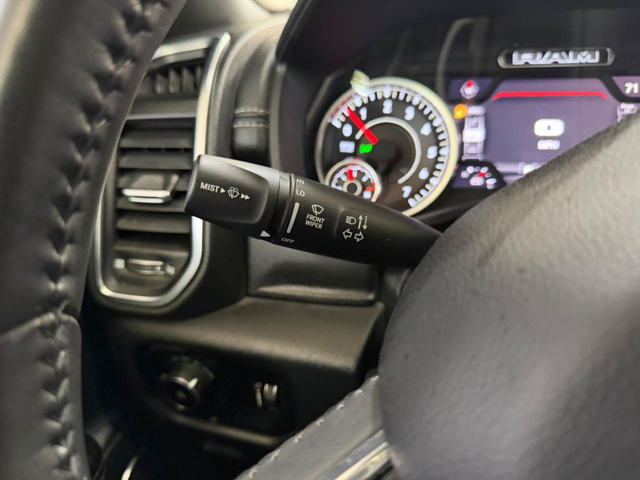 Used 2024 RAM 1500 Laramie AWD/4WD image 32