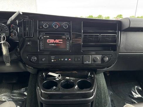 Used 2020 GMC Savana 2500 Extended w/ Enhanced Convenience Package RWD image 24