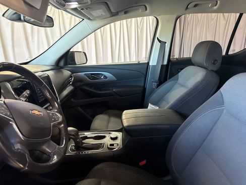 Used 2021 Chevrolet Traverse LT image 21