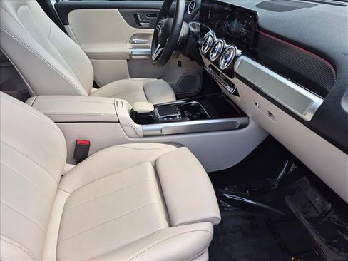 Used 2022 Mercedes-Benz GLB 250 4MATIC image 20