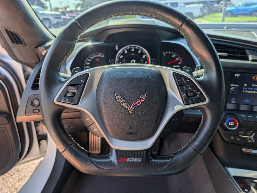 Used 2015 Chevrolet Corvette Z06 w/ 3LZ Preferred Equipment Group RWD image 26