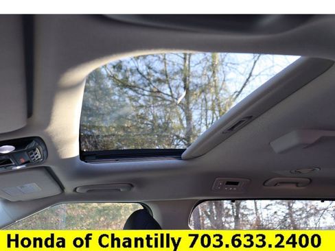 Used 2026 Kia Carnival SX w/ SX Dark Edition Package image 21