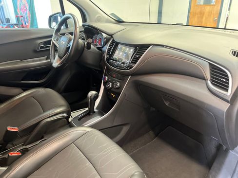 Used 2019 Chevrolet Trax LT w/ LT Convenience Package AWD/4WD image 35