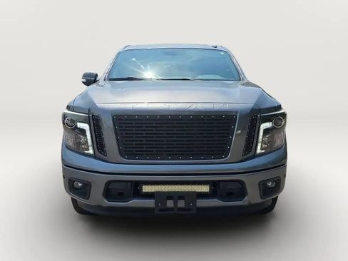Used 2019 Nissan Titan SV w/ SV Convenience Package RWD image 4
