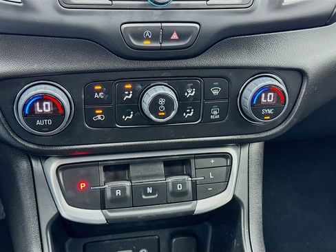 Used 2024 GMC Terrain SLE w/ Driver Convenience Package FWD image 12