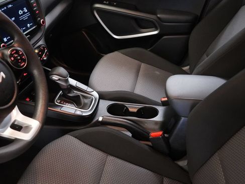 Used 2022 Kia Soul LX FWD image 7