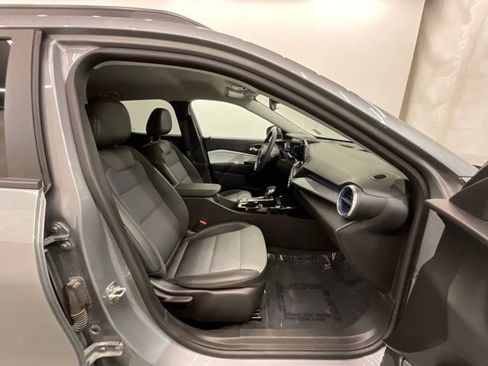 Used 2025 Chevrolet Trax LT FWD image 23