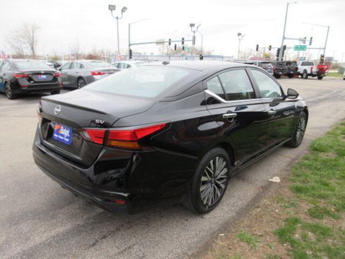 Used 2024 Nissan Altima 2.5 SV image 5