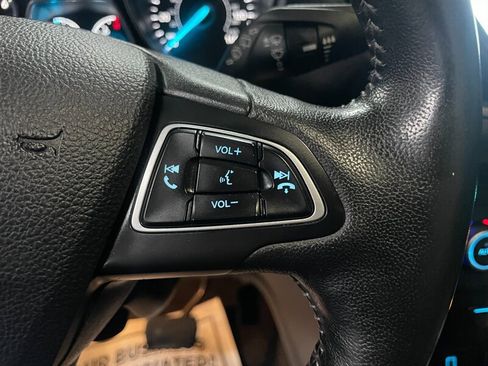 Used 2019 Ford Escape SE image 11