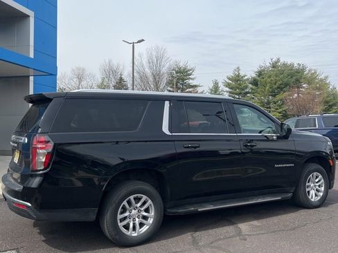 Used 2024 Chevrolet Suburban LT image 4