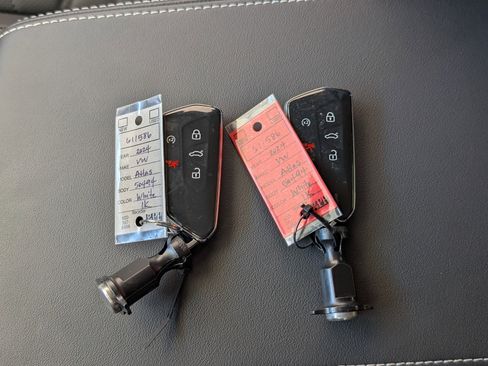 Used 2024 Volkswagen Atlas SE w/ Black Wheel Package image 37