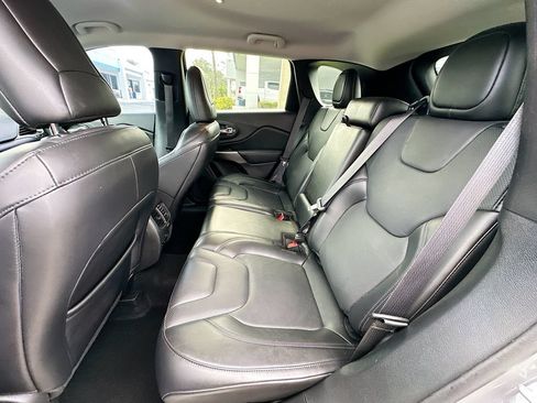 Used 2020 Jeep Cherokee Latitude Lux w/ Comfort/Convenience Group FWD image 22