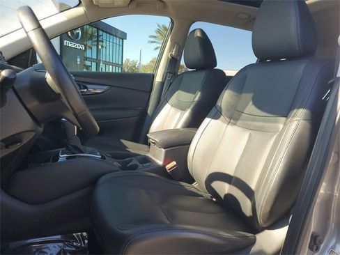 Used 2018 Nissan Rogue SL w/ Premium Package image 18