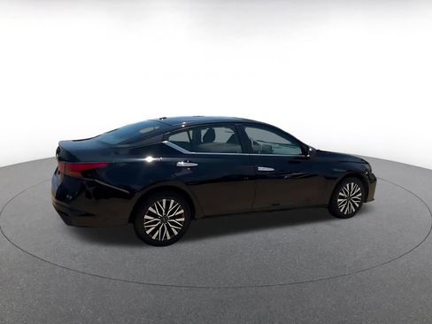 Used 2025 Nissan Altima 2.5 SV FWD image 10
