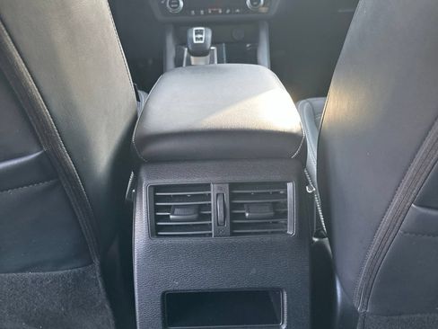 Used 2023 Mitsubishi Outlander SE Black Edition FWD image 16
