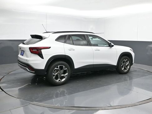 Used 2025 Chevrolet Trax LT image 5