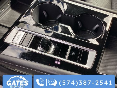 Used 2024 Volkswagen Atlas SE image 32