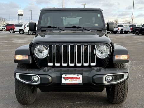 Used 2023 Jeep Wrangler Sahara image 9